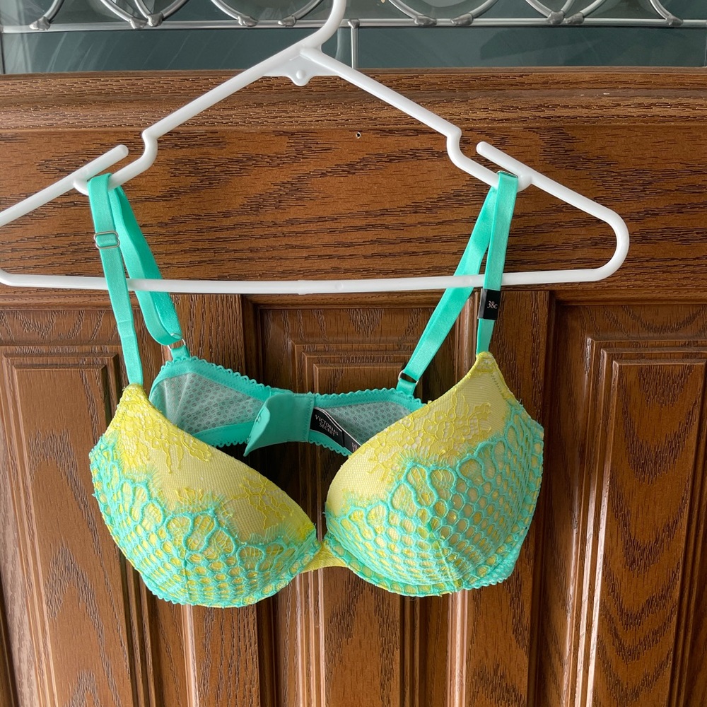 Victoria’s Secret Very Sexy Push-up Bra